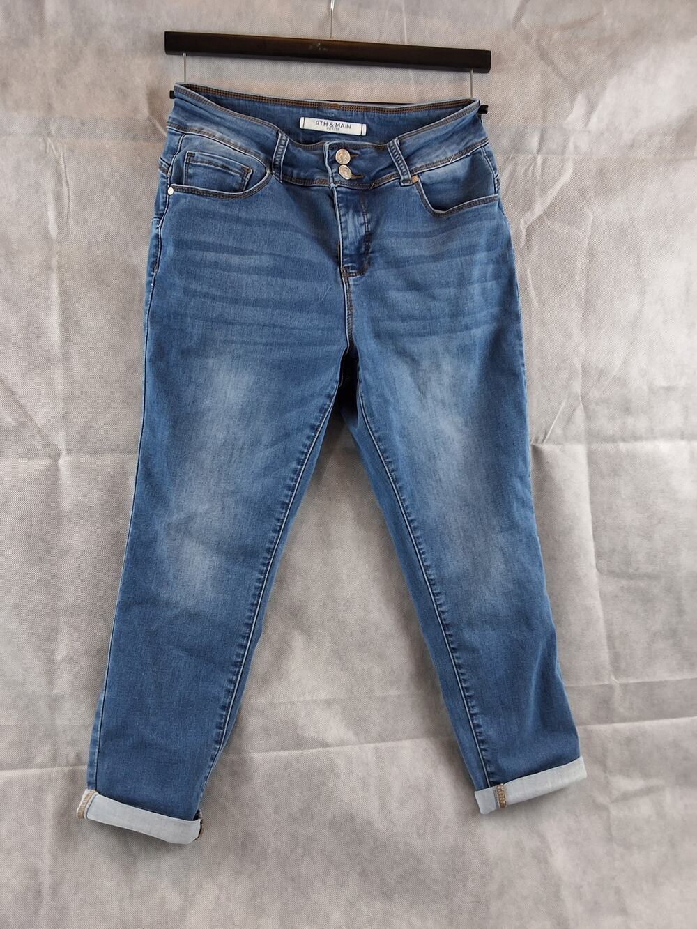9th & Main Petite Women’s Blue Jeans Double Button Mid Rise Cuffed Denim